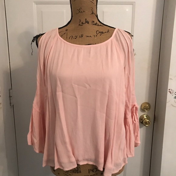 Women’s Hollister pink cold shoulder peasant top - Picture 4 of 6